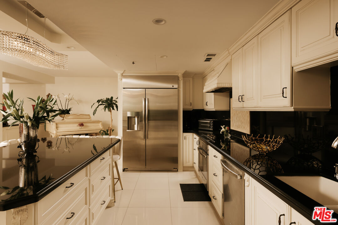 10450 Wilshire Blvd Unit: 4J