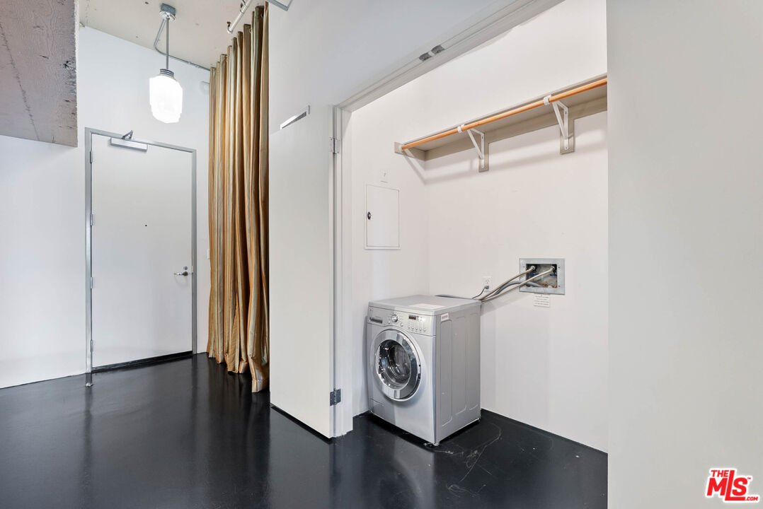 849 S Broadway Unit: M09