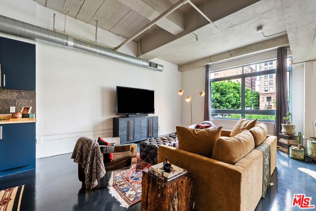 849 S Broadway Unit: M09