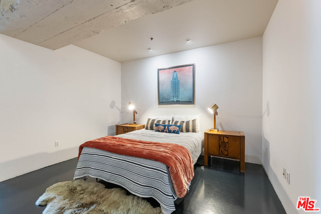 849 S Broadway Unit: M09