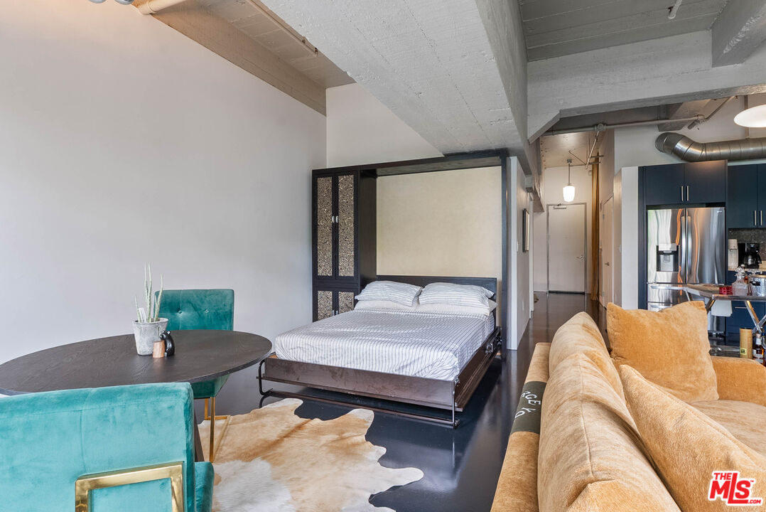 849 S Broadway Unit: M09