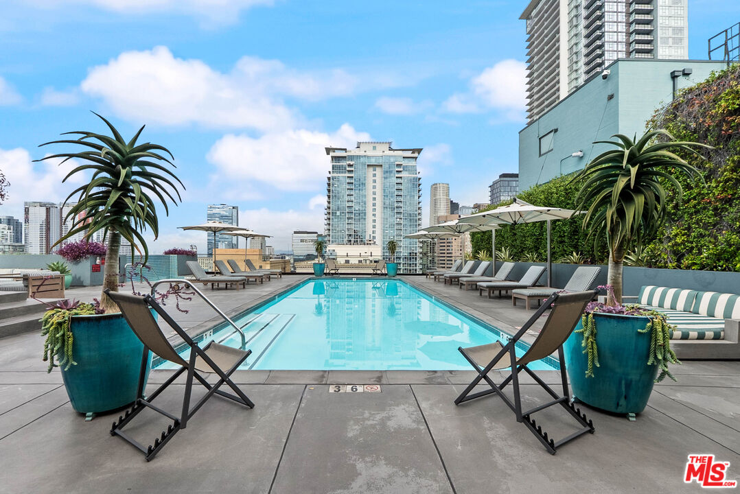 849 S Broadway Unit: M09