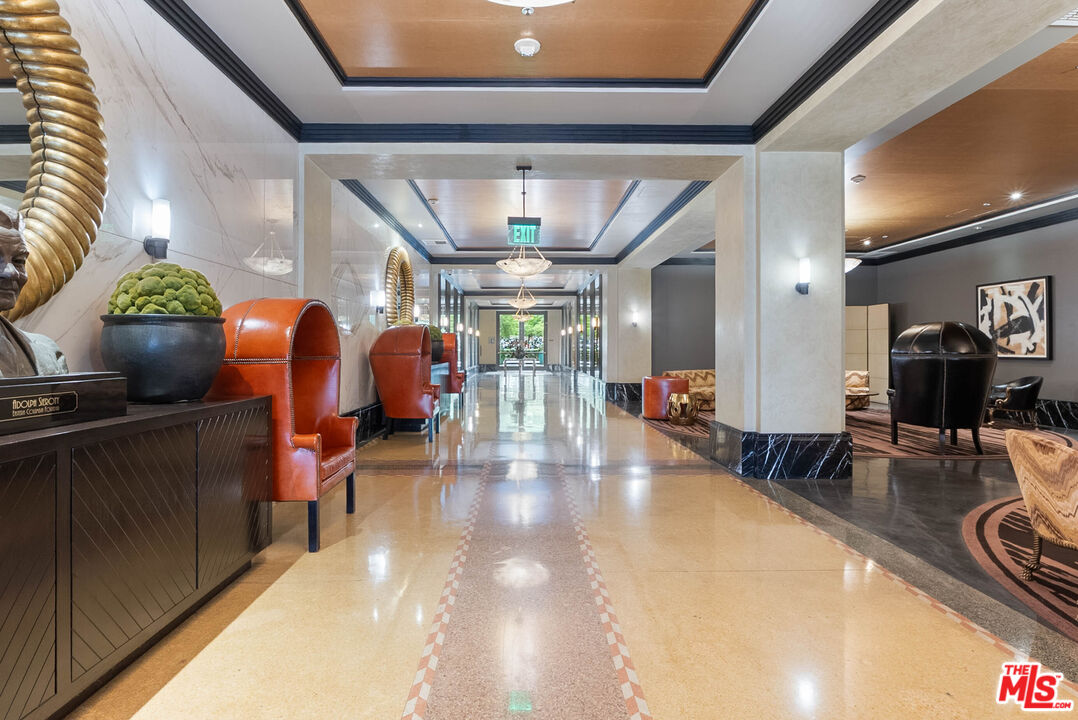 849 S Broadway Unit: M09