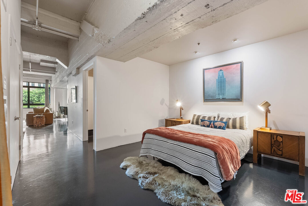 849 S Broadway Unit: M09