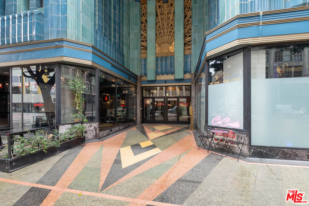 849 S Broadway Unit: M09