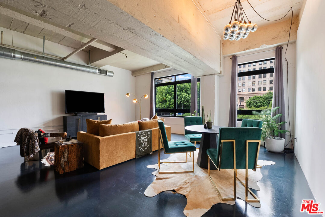 849 S Broadway Unit: M09