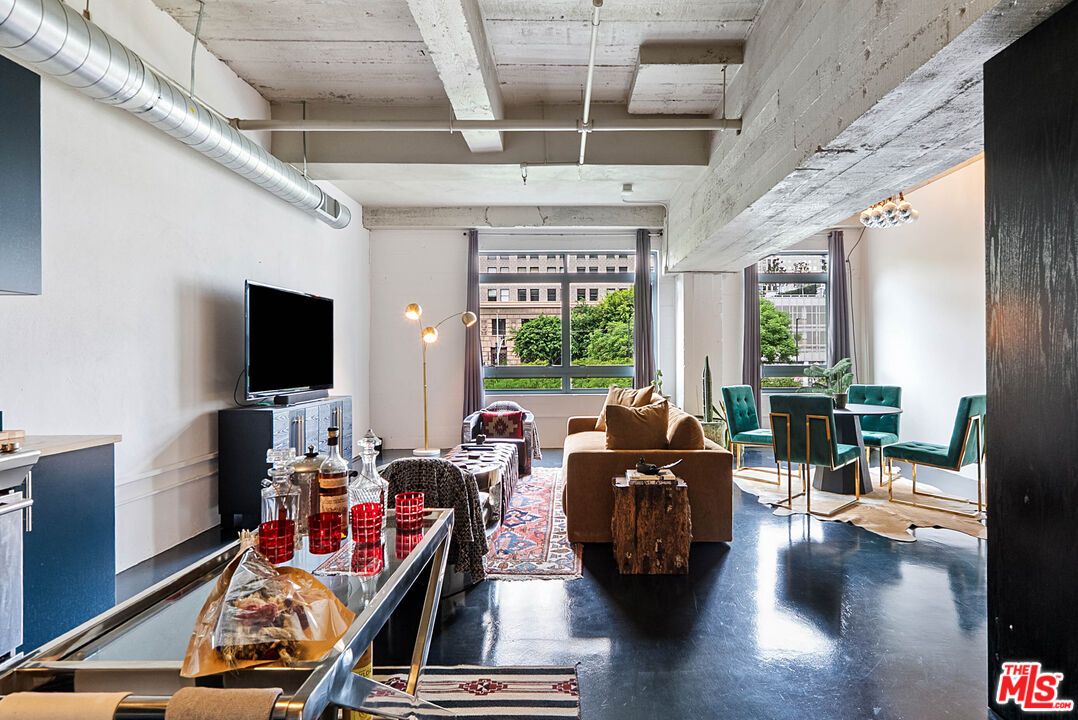 849 S Broadway Unit: M09