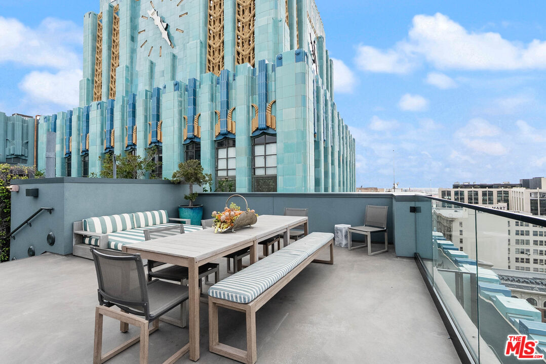 849 S Broadway Unit: M09