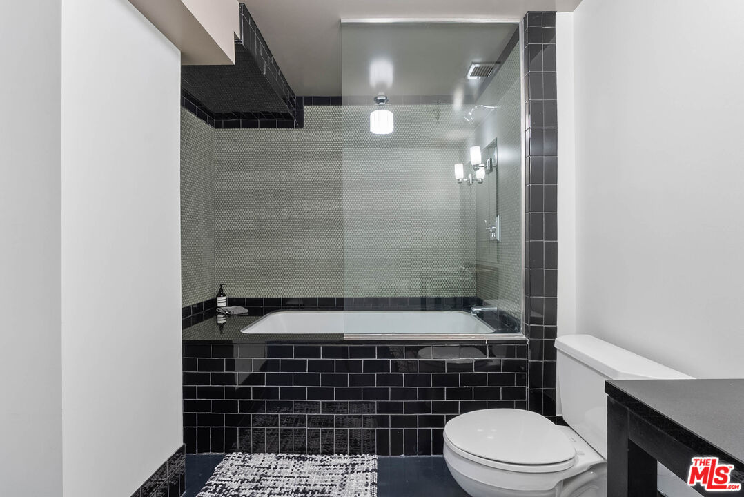 849 S Broadway Unit: M09