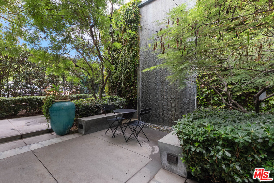 849 S Broadway Unit: M09