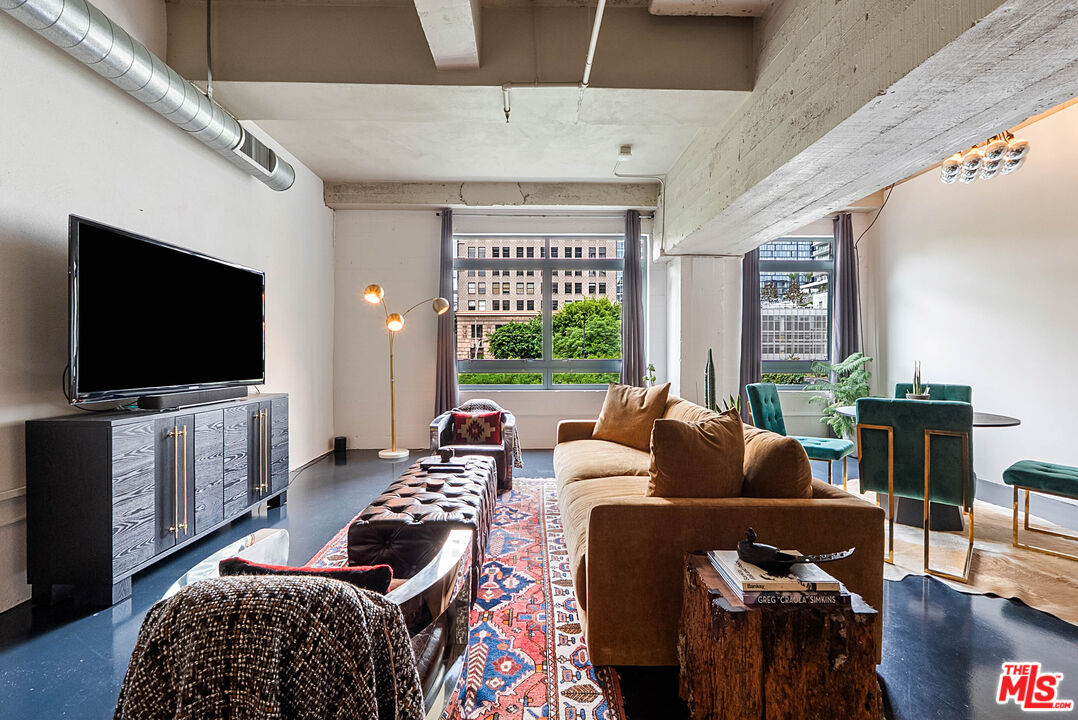849 S Broadway Unit: M09
