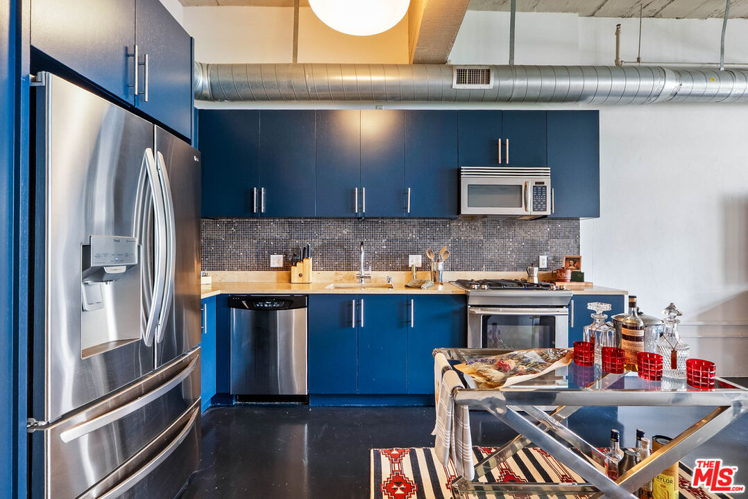 849 S Broadway Unit: M09