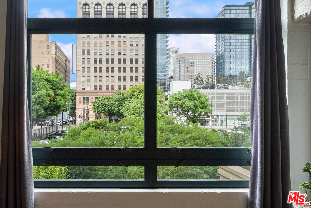 849 S Broadway Unit: M09