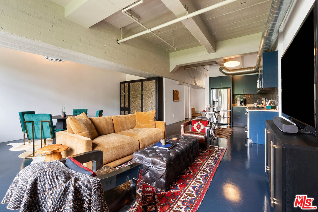 849 S Broadway Unit: M09
