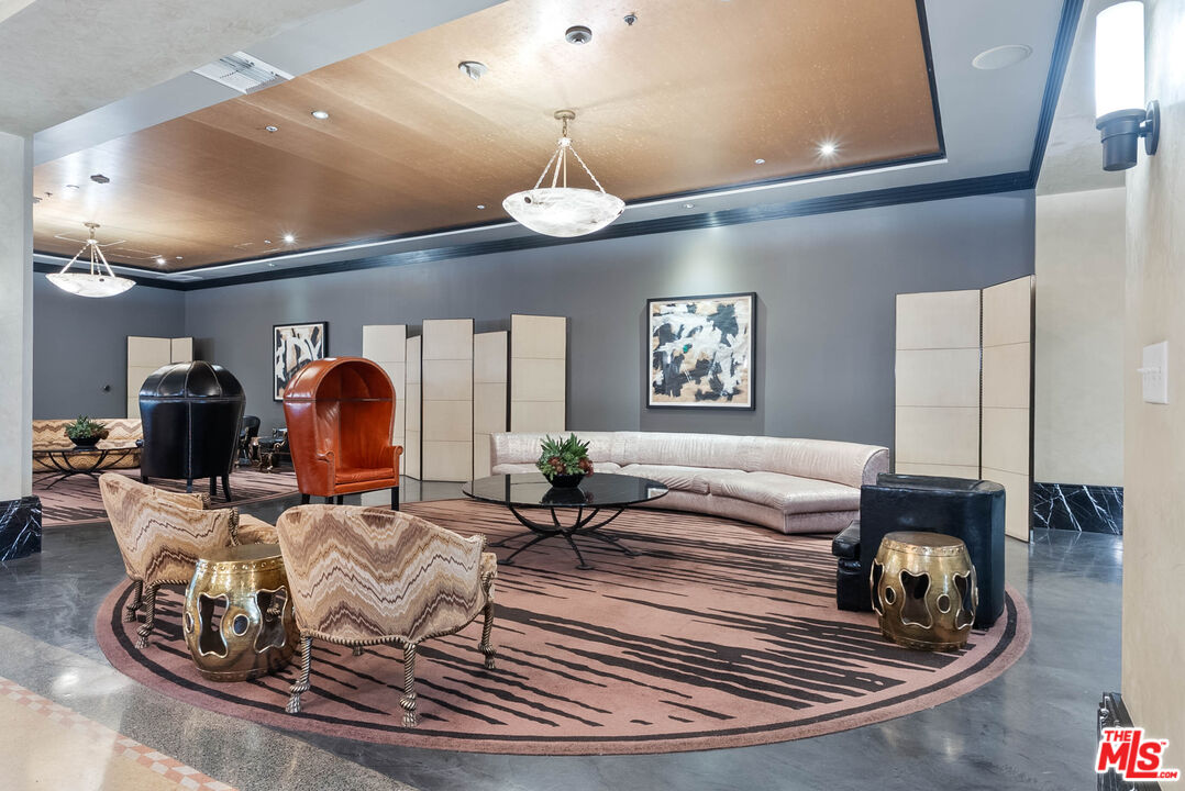 849 S Broadway Unit: M09