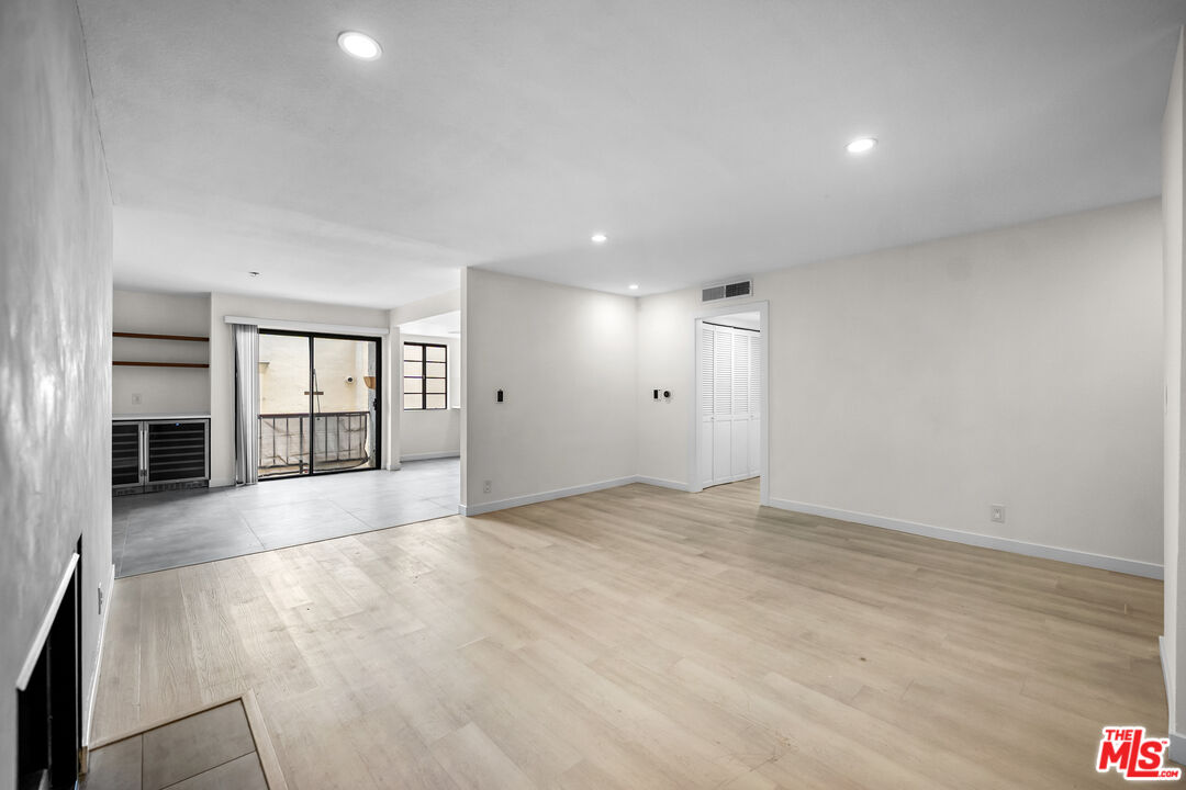 136 S Swall Dr Unit: 4