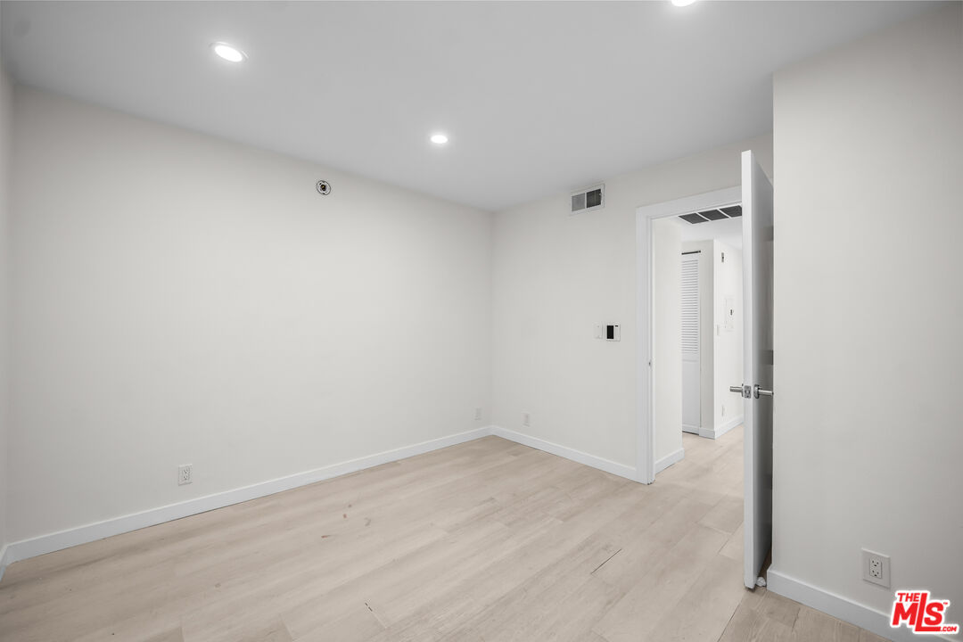 136 S Swall Dr Unit: 4