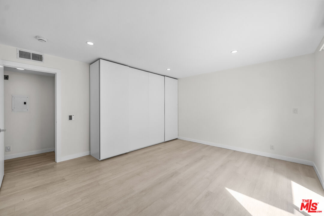 136 S Swall Dr Unit: 4