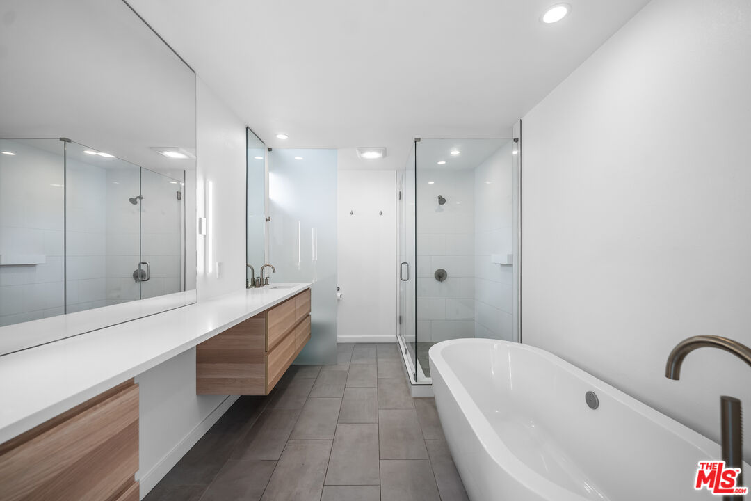 136 S Swall Dr Unit: 4