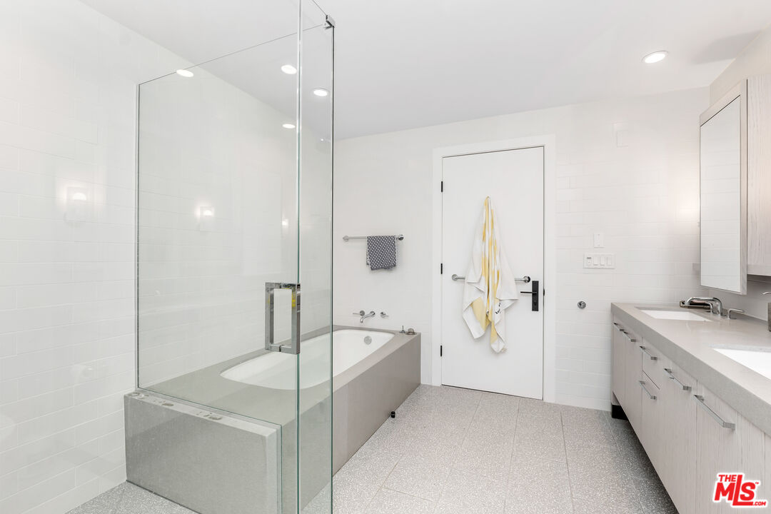 10777 Wilshire Blvd Unit: 603