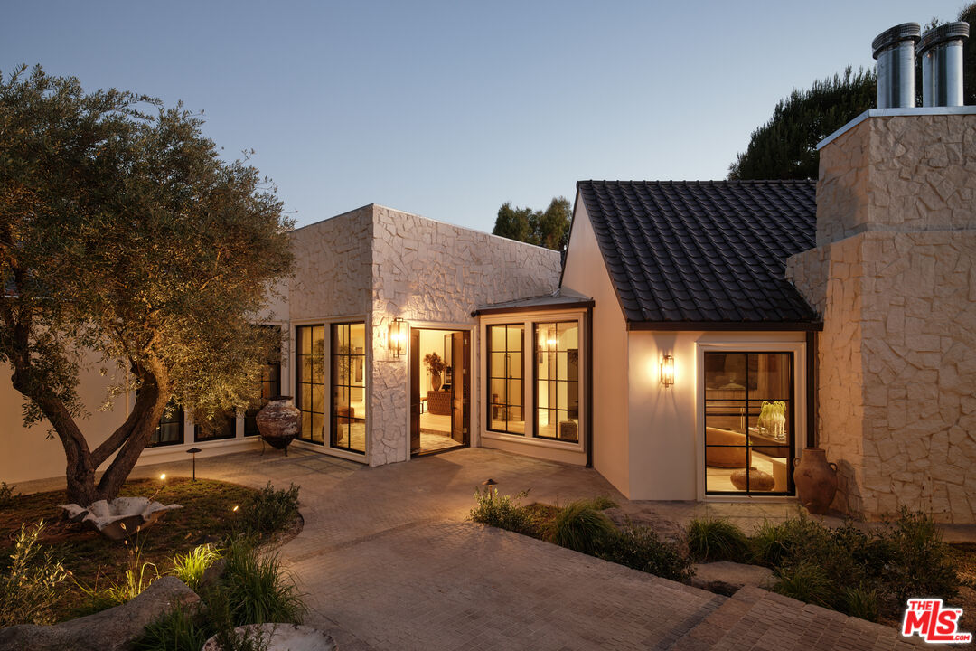 851 Strada Vecchia Rd