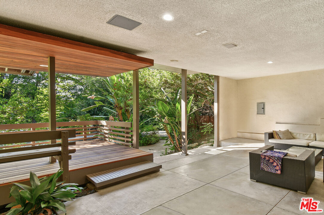 17269 Oak View Dr