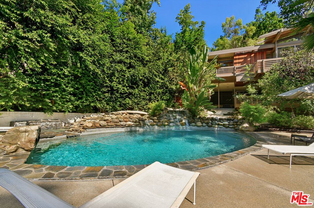 17269 Oak View Dr