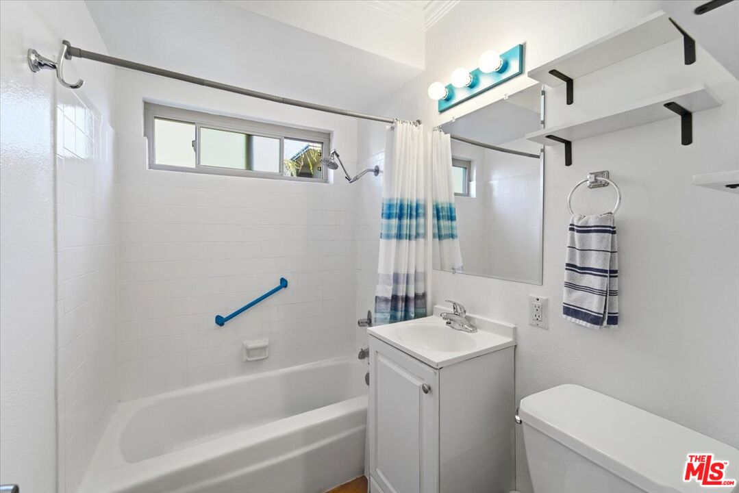 22030 Calvert St Unit: 6