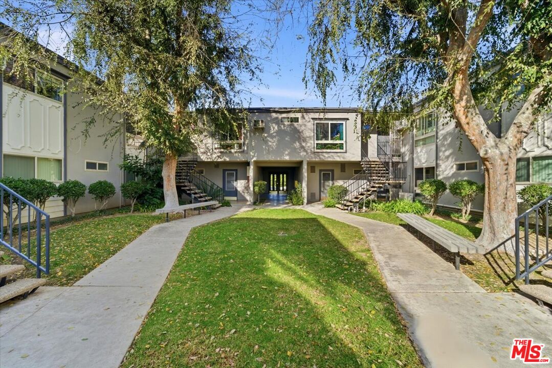22030 Calvert St Unit: 6