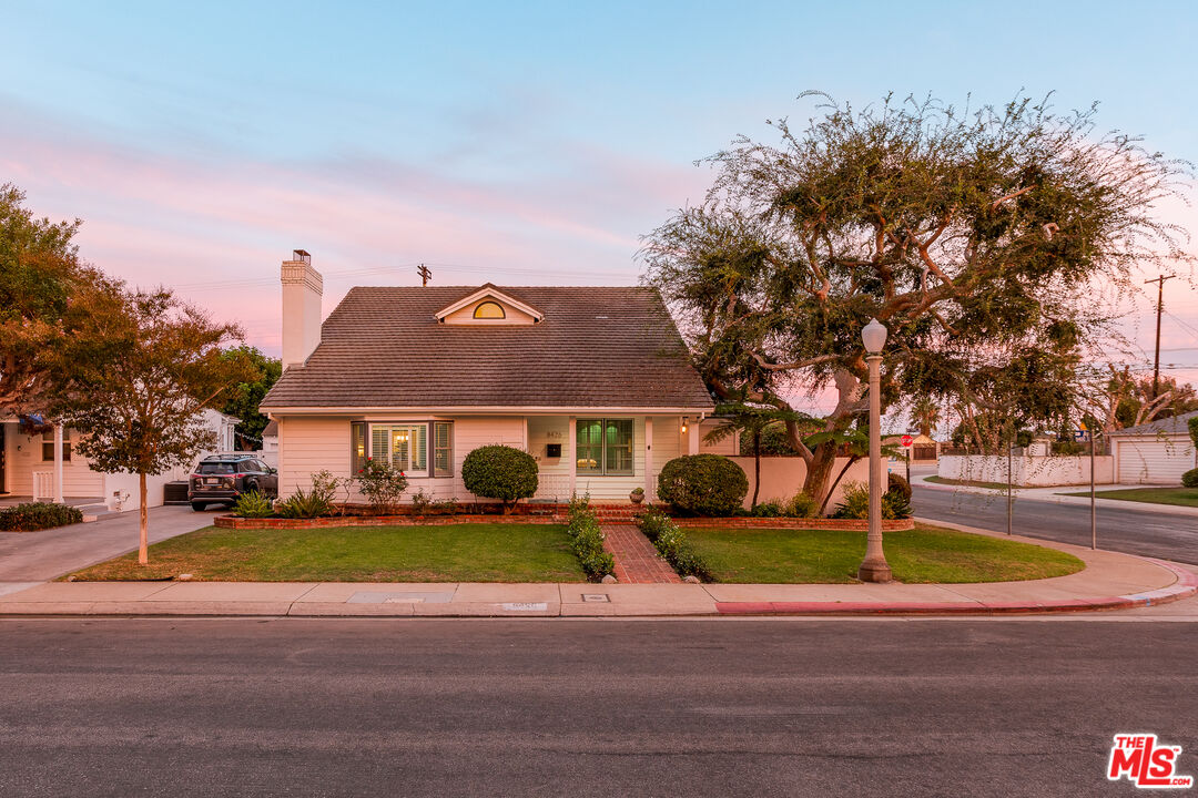 8426 Flight Ave