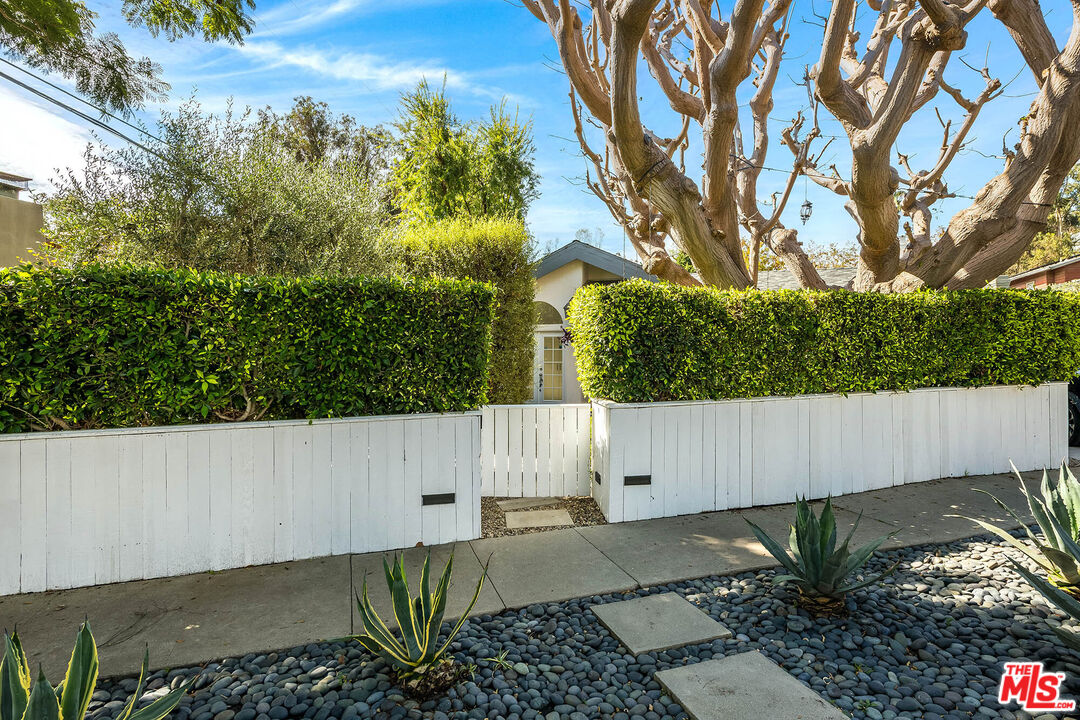 967 Wellesley Ave