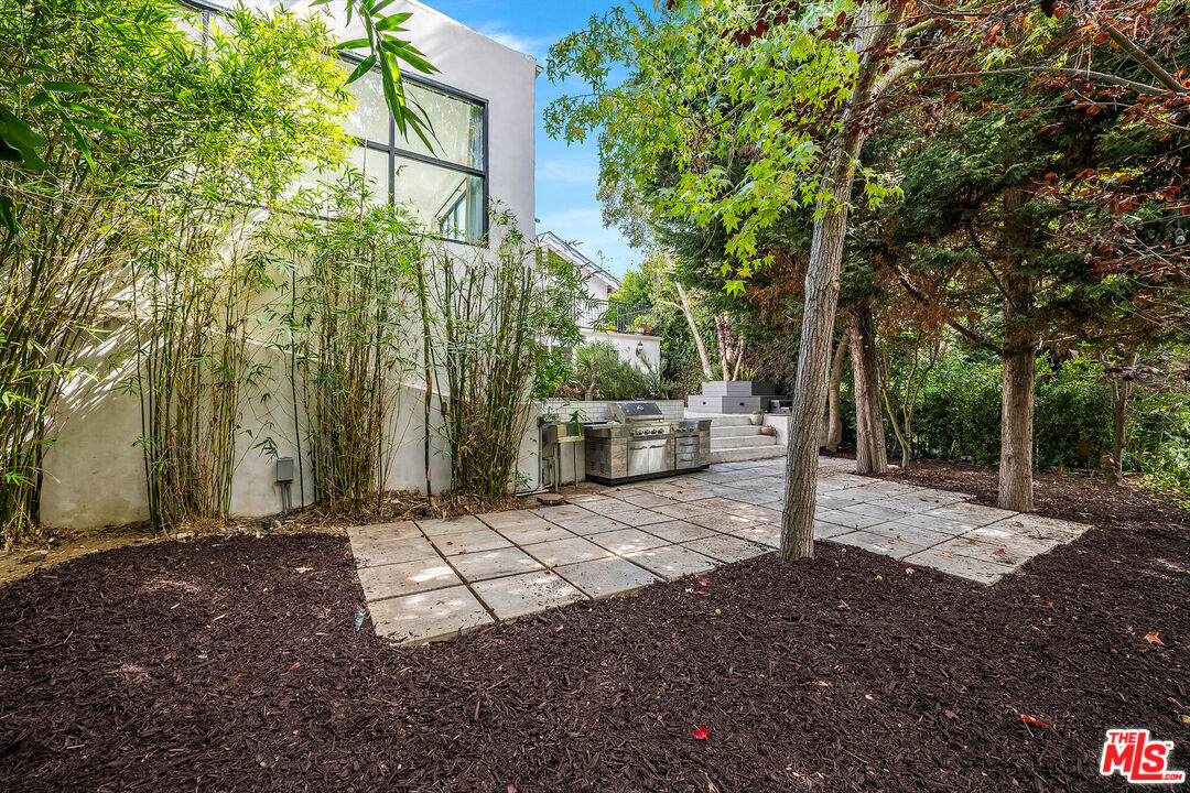 967 Wellesley Ave