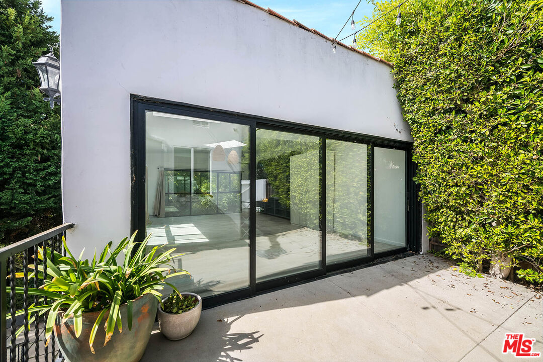 967 Wellesley Ave