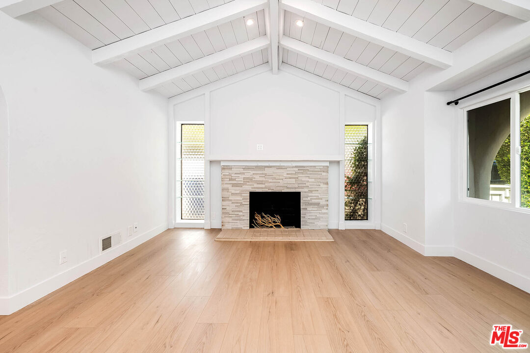 967 Wellesley Ave