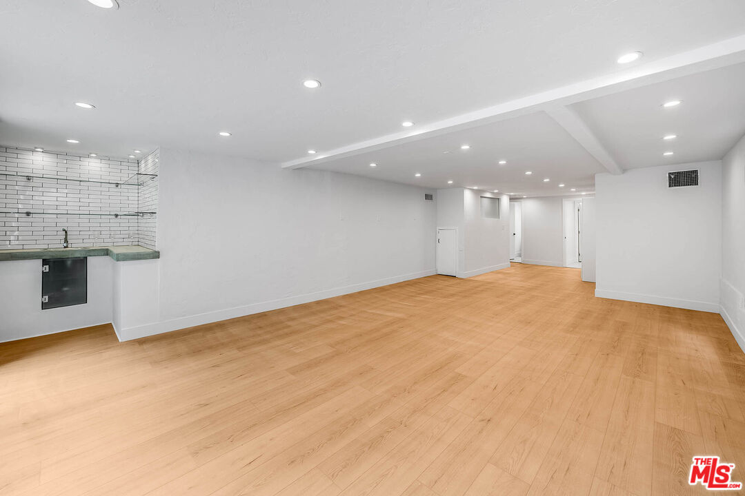967 Wellesley Ave