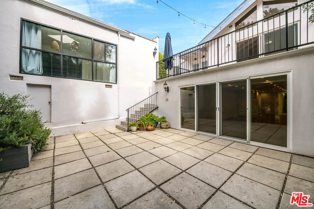 967 Wellesley Ave