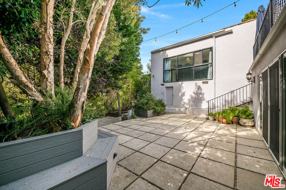 967 Wellesley Ave