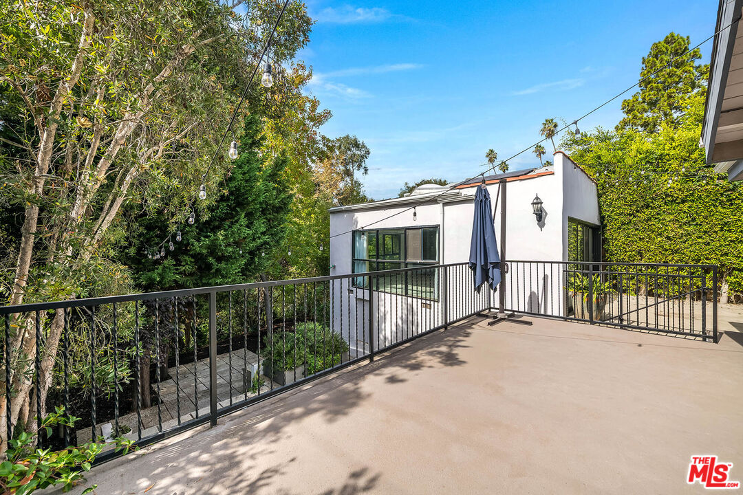 967 Wellesley Ave