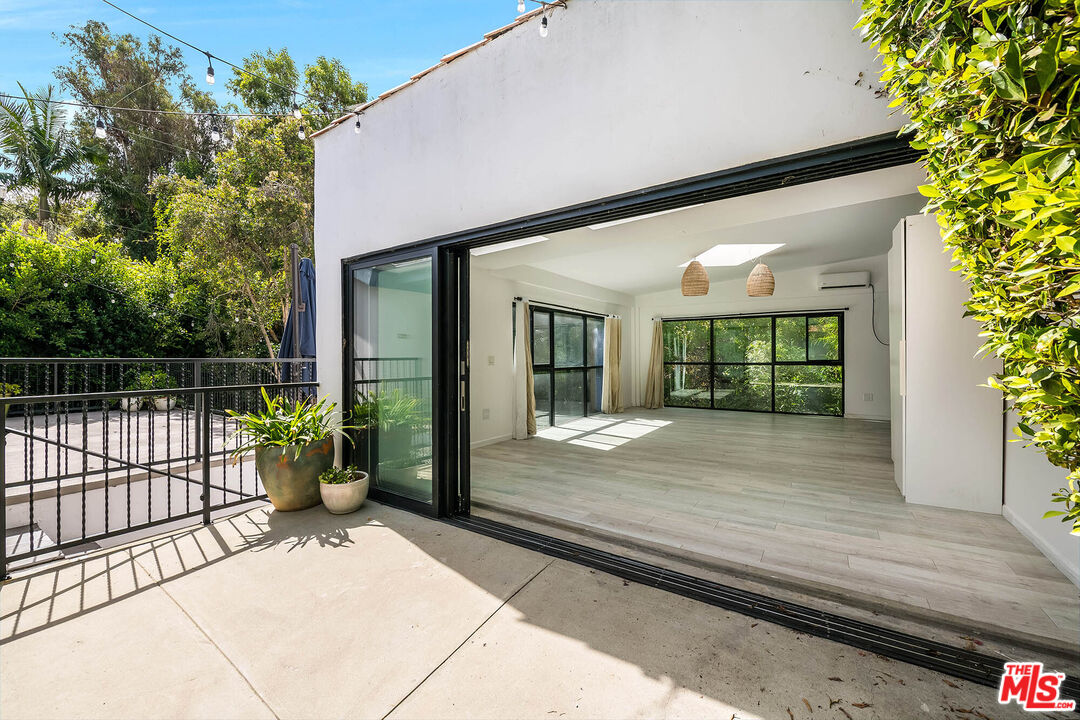 967 Wellesley Ave