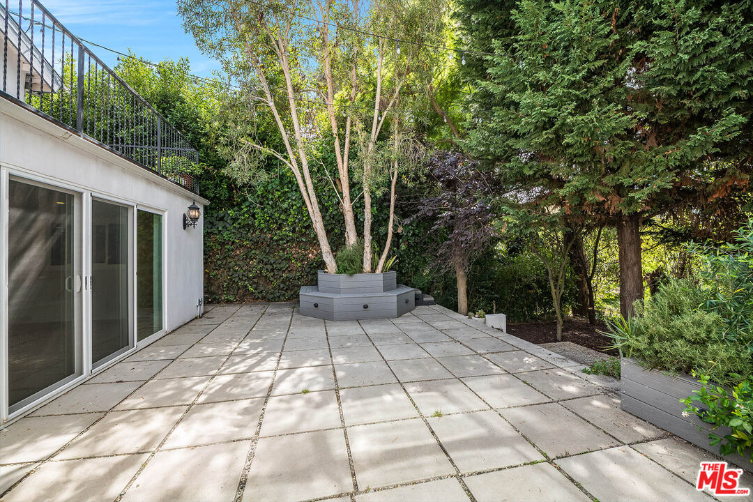 967 Wellesley Ave