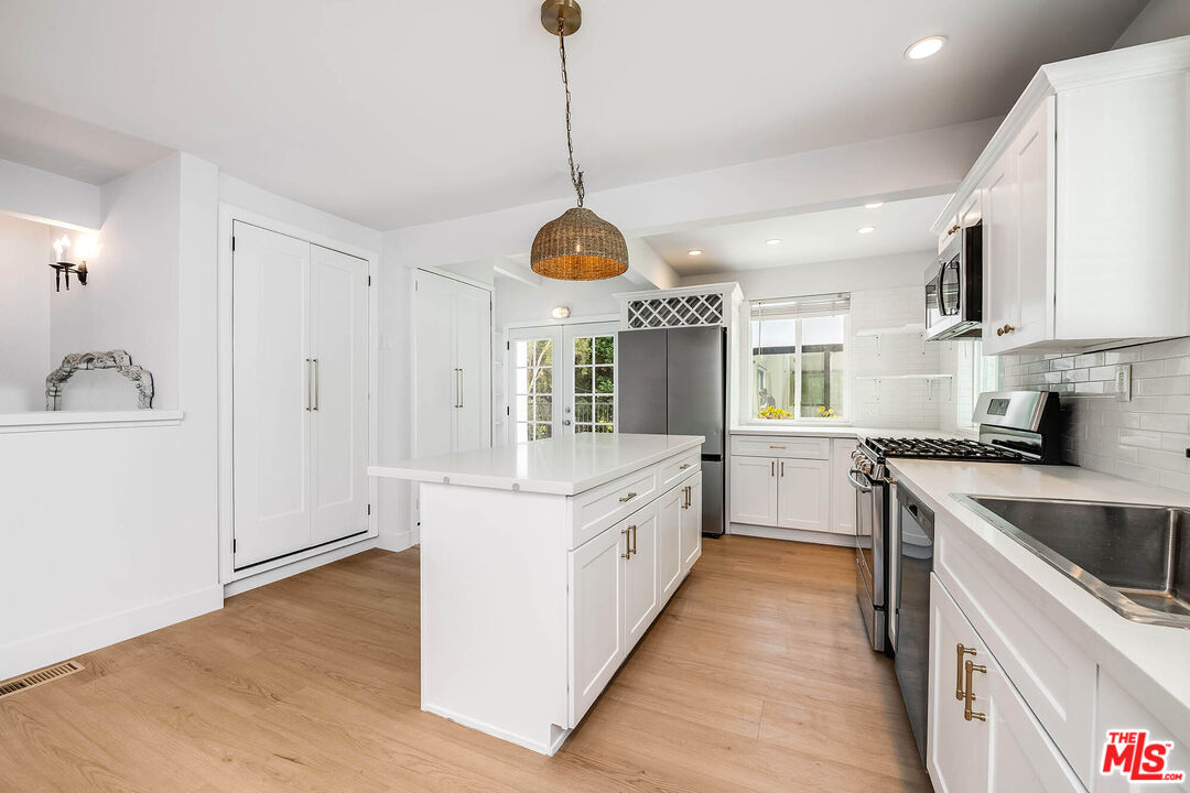 967 Wellesley Ave