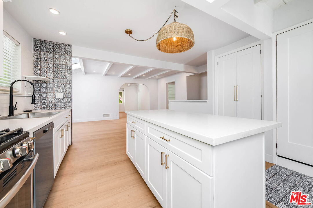 967 Wellesley Ave