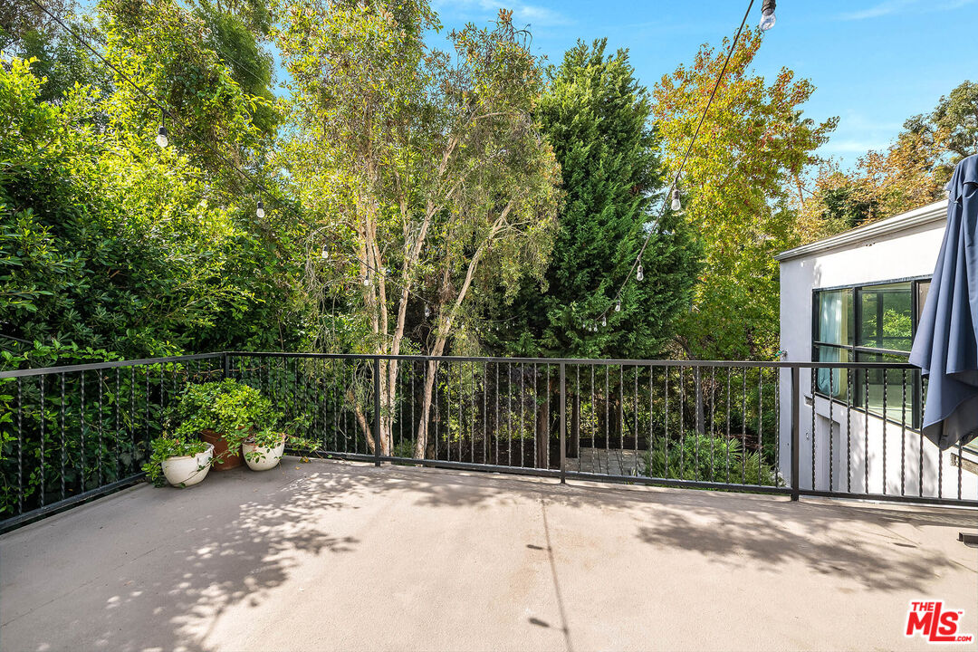 967 Wellesley Ave