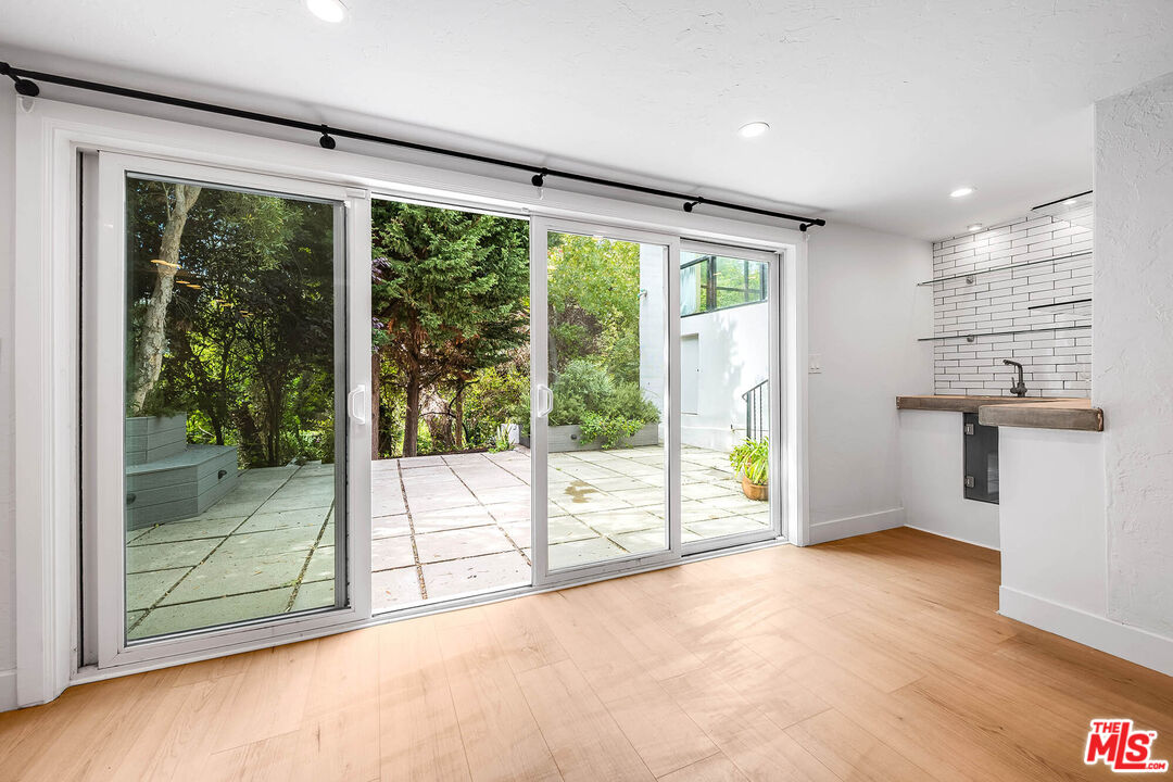 967 Wellesley Ave