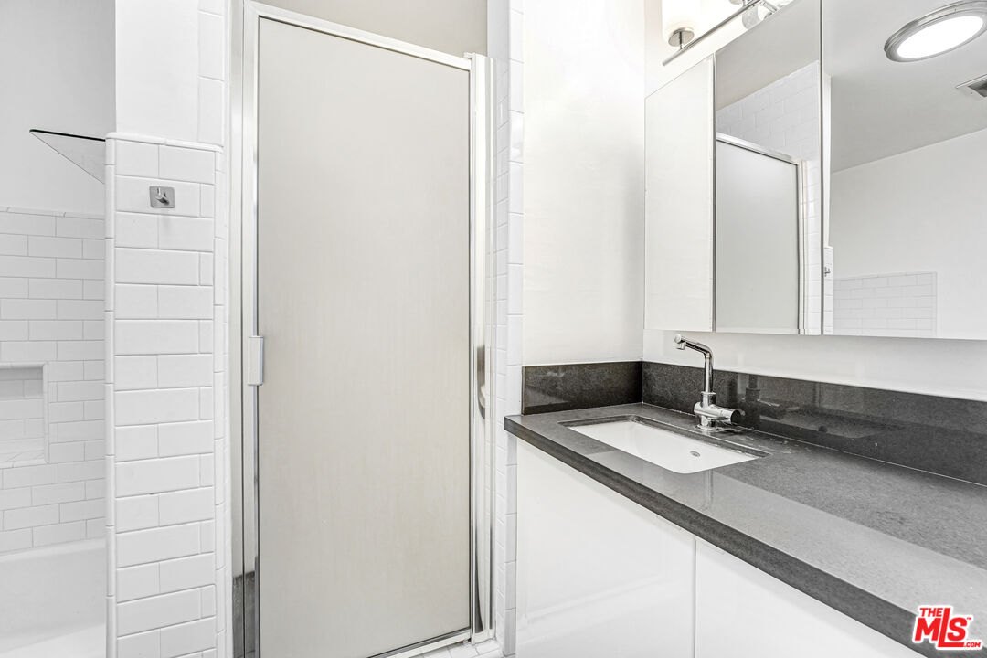 919 N N Alfred St Unit: 204