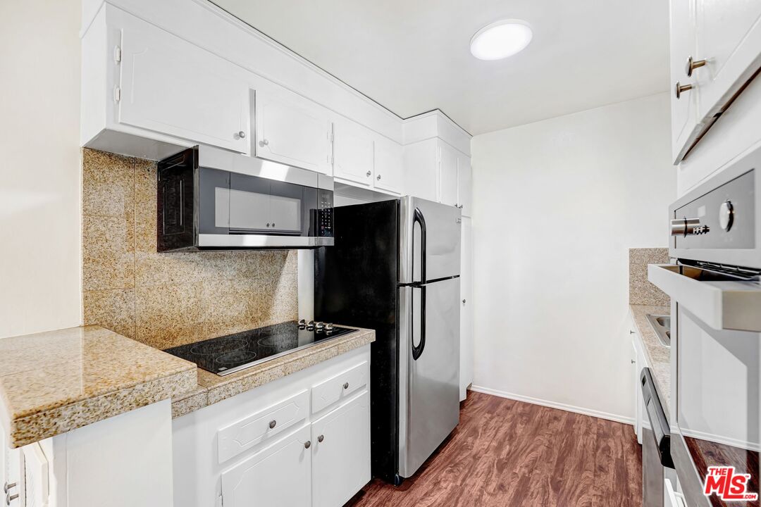 919 N N Alfred St Unit: 203