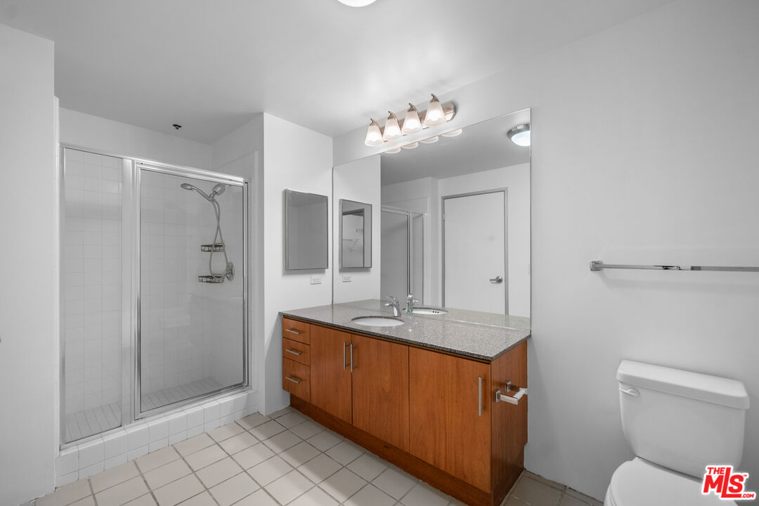 330 W 11th ST Unit: 406