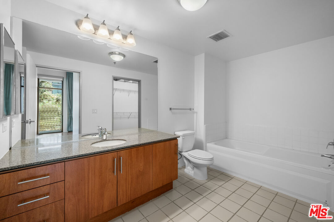 330 W 11th ST Unit: 406