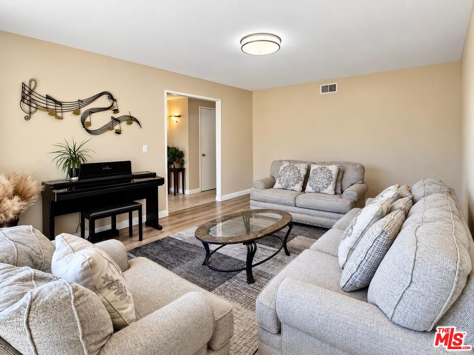1115 S Neff Ave
