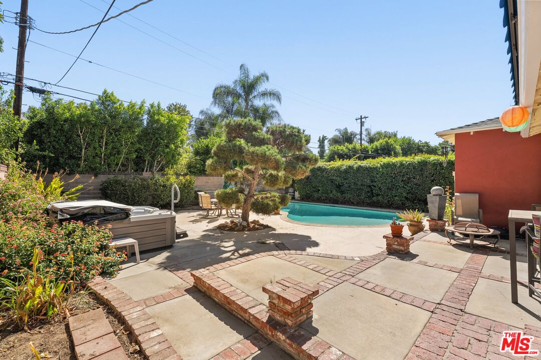 5832 Ranchito Ave